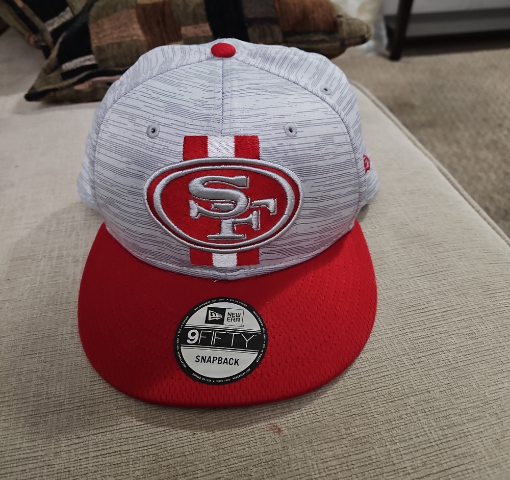 New Era 9FIFTY Red and Gray Snapback San Francisco 49ers On Field Hat.